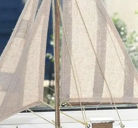 Ground Floor At The Lawns - Lovely Chic Ground Floor *