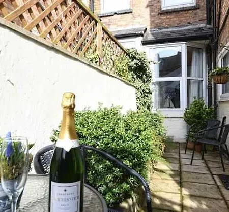 Ground Floor At The Lawns - Lovely Chic Ground Floor