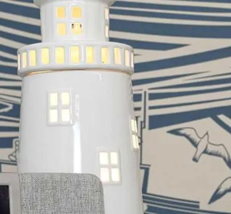 Ground Floor At The Lawns - Lovely Chic Ground Floor *