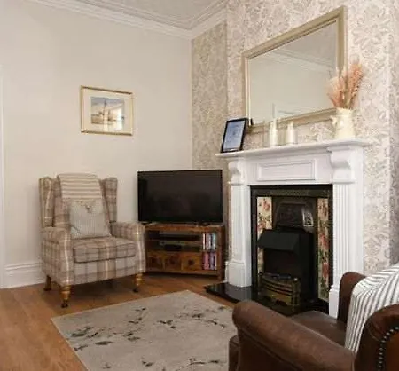 Ground Floor At The Lawns - Lovely Chic Ground Floor 파일리