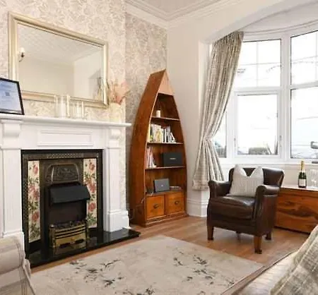 Ground Floor At The Lawns - Lovely Chic Ground Floor 펜션 *
