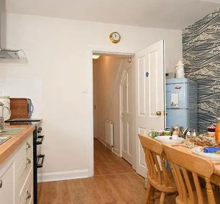 Ground Floor At The Lawns - Lovely Chic Ground Floor Filey